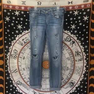 American Eagle Ripped Light Wash Jegging